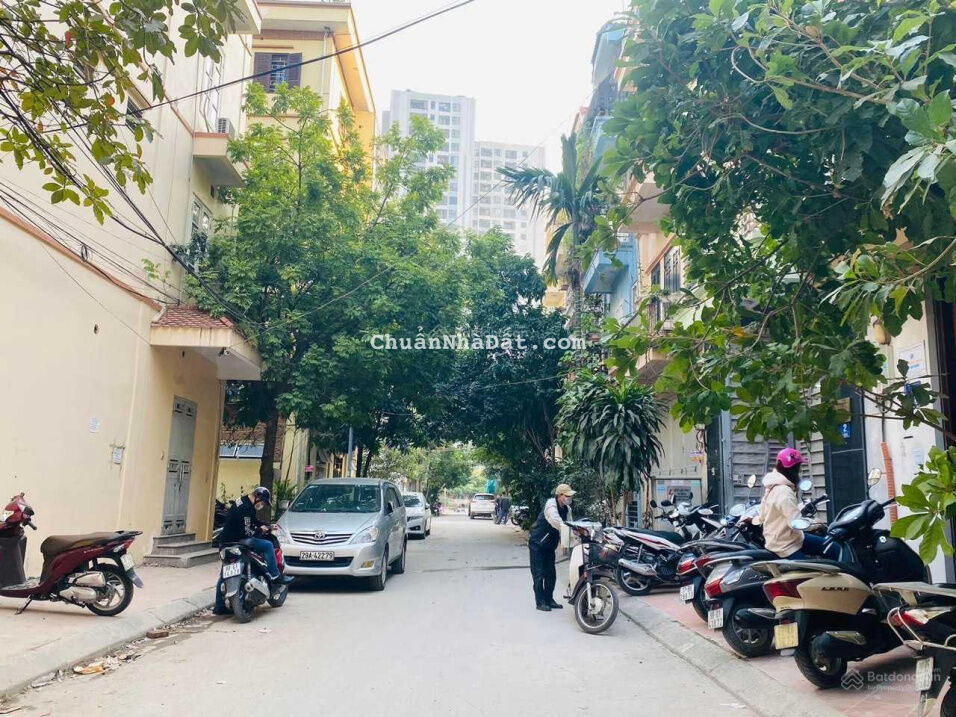 Bán nhà phố Lạc Trung, phân lô, ô tô, DT 98m2, 5 tầng, giá 12.5 tỷ