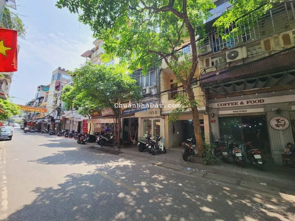 Chính chủ nhờ bán nhanh nhà mặt phố Q Hoàn Kiếm. 103m2 23. X tỷ. Mặt phố cổ mặt tiền siêu đẹp Chính chủ nhờ bán nhanh nhà mặt phố Q Hoàn Kiếm. 103m2 23. X tỷ. Mặt phố cổ mặt tiền siêu đẹp