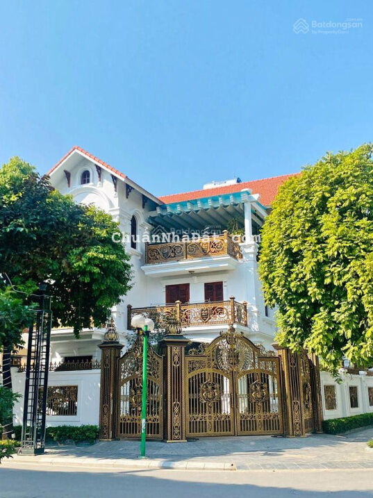 Biệt thự mặt phố Hàm Long 280m2 MT 9m vỉa hè kinh doanh view thoáng dân trí cao