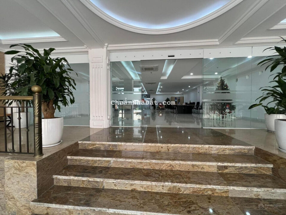 Bán Toà Nhà Văn Phòng, Ngay Gần Hồ Văn Quán, Hà Đông, DT 210m2, 5 Tầng, MT 10m, Giá Thương Lượng.