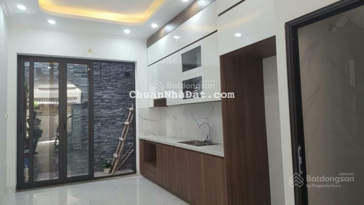 Bán nhà chợ vồ Hà Đông 35m2 x3 tầng x6.4m nhỉnh 5 tỷ liên hệ: 0975385981