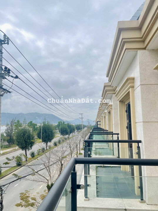 Cần tiền bán nhanh căn nhà 3,5 tầng full ngoại thất đá chống thấm rất đẹp, giá bán nhanh 4.6 tỷ