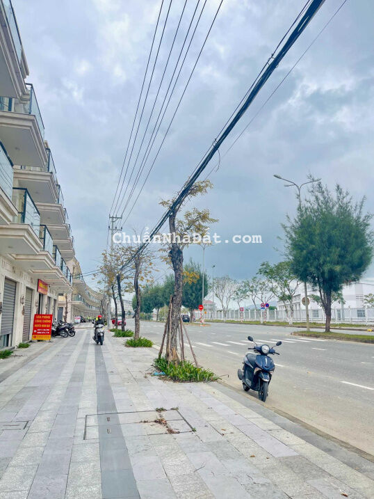 Cần tiền bán nhanh căn nhà 3,5 tầng full ngoại thất đá chống thấm rất đẹp, giá bán nhanh 4.6 tỷ