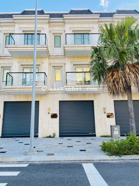 Cần bán nhà 3 tầng trục đường 15m lề mỗi bên 5m tại KĐT Lakeside full ngoại thất chỉ 4 tỷ bán nhanh