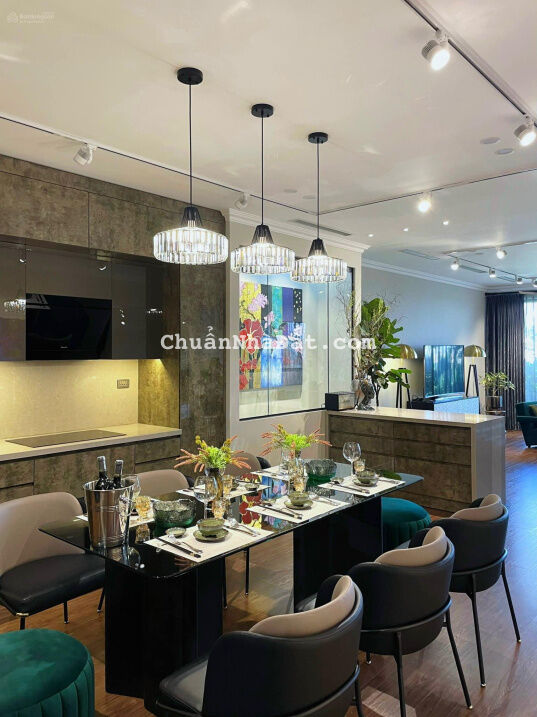 Nhà mặt phố đẹp nhất Long Biên - Đường đôi 20m - Vỉa hè - view hồ - Chủ cần bán gấp giảm hơn 3 tỷ