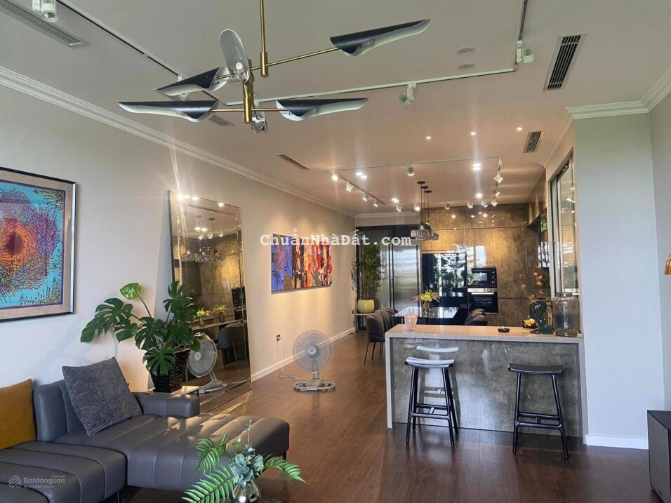 Nhà mặt phố đẹp nhất Long Biên - Đường đôi 20m - Vỉa hè - view hồ - Chủ cần bán gấp giảm hơn 3 tỷ