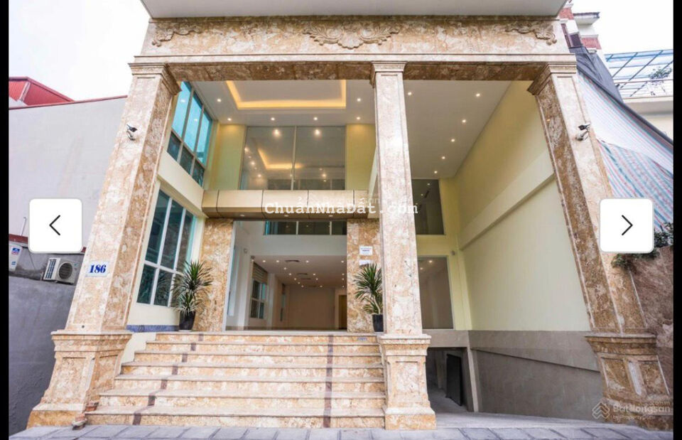 Bán tòa nhà văn phòng mặt phố Long Biên, nở hậu, gần cầu Trương Dương