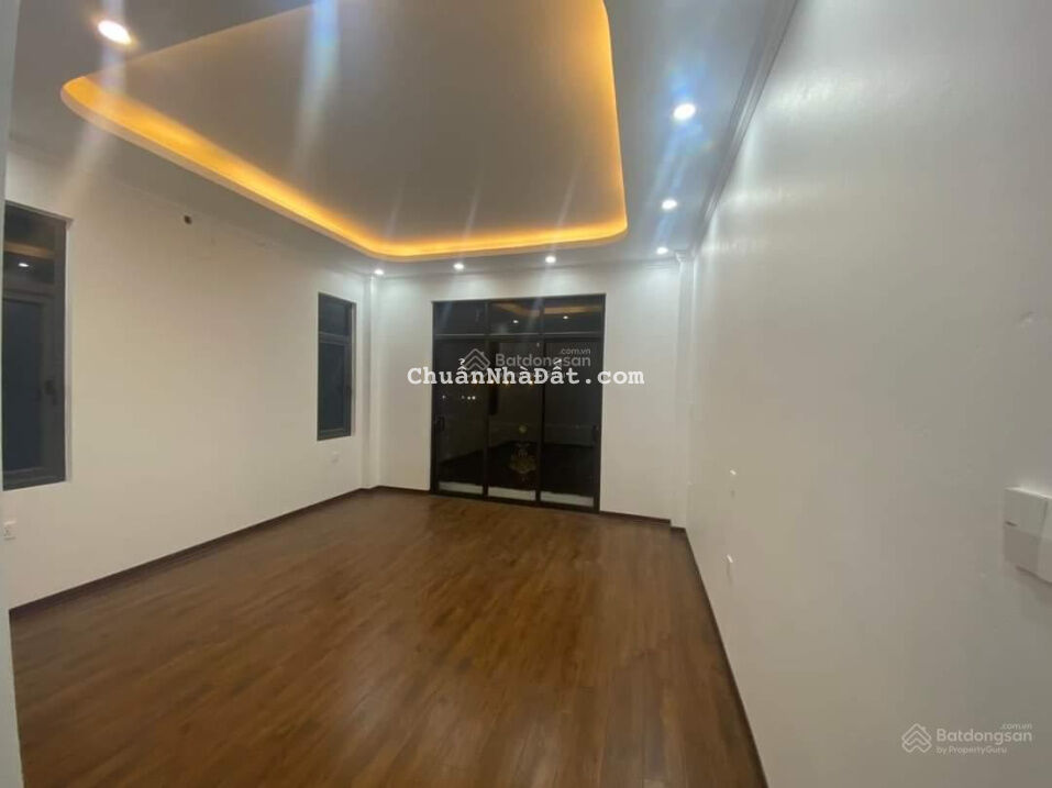 Bán nhà 6 tầng, thang máy, gara ô tô, 40m2, kinh doanh đa dạng, phố Thượng Thanh, Long Biên