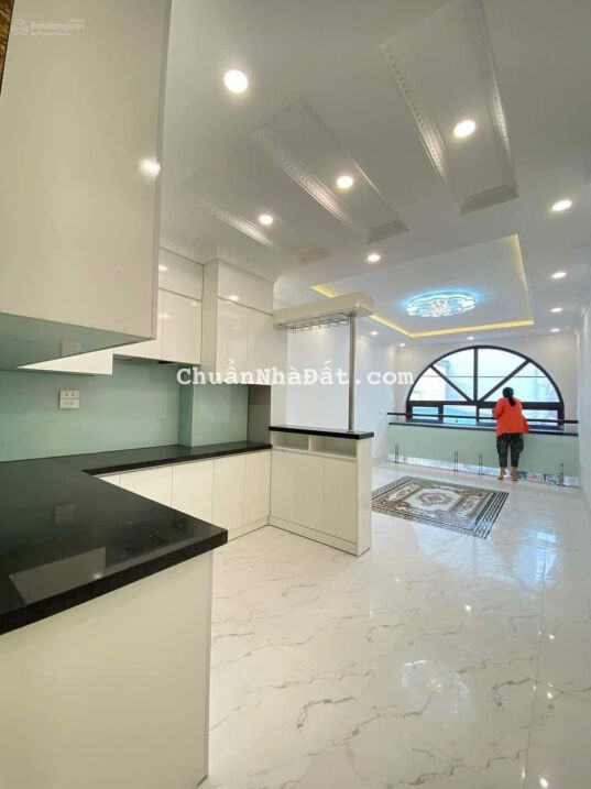 Bán nhà 6 tầng, 45m2, thang máy, gara ô tô, phố Bồ Đề, Lâm Du, gần cầu Chương Dương, hơn 6 tỷ