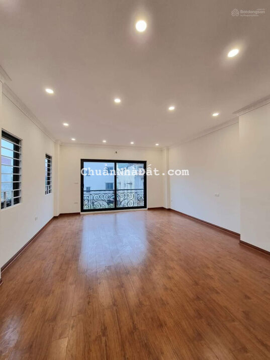 Bán nhà 6 tầng, 45m2, thang máy, gara ô tô, phố Bồ Đề, Lâm Du, gần cầu Chương Dương, hơn 6 tỷ