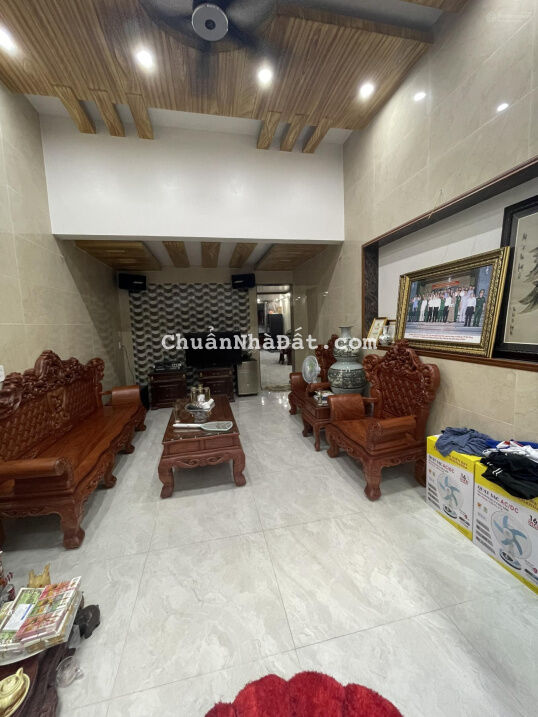 Mặt đường Dư Hàng 148,5m2, ngang 4,9m, nở hậu 6,25m có nhà 2 tầng, vỉa hè gần 5m Mặt đường Dư Hàng 148,5m2, ngang 4,9m, nở hậu 6,25m có nhà 2 tầng, vỉa hè gần 5m