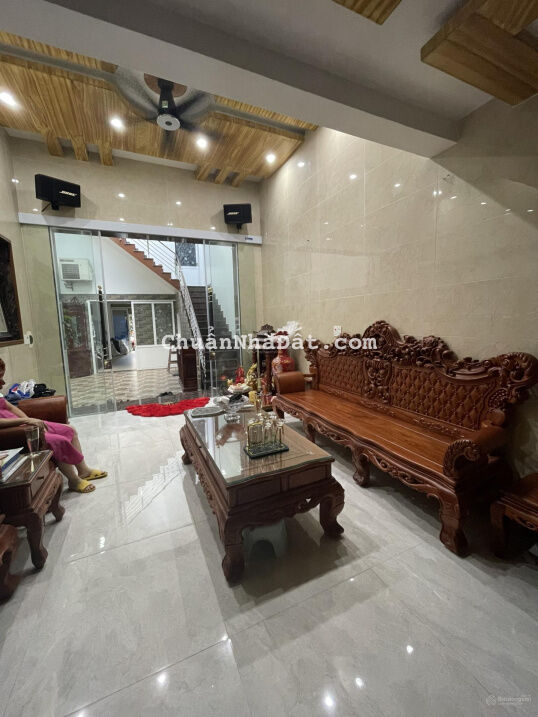 Mặt đường Dư Hàng 148,5m2, ngang 4,9m, nở hậu 6,25m có nhà 2 tầng, vỉa hè gần 5m Mặt đường Dư Hàng 148,5m2, ngang 4,9m, nở hậu 6,25m có nhà 2 tầng, vỉa hè gần 5m