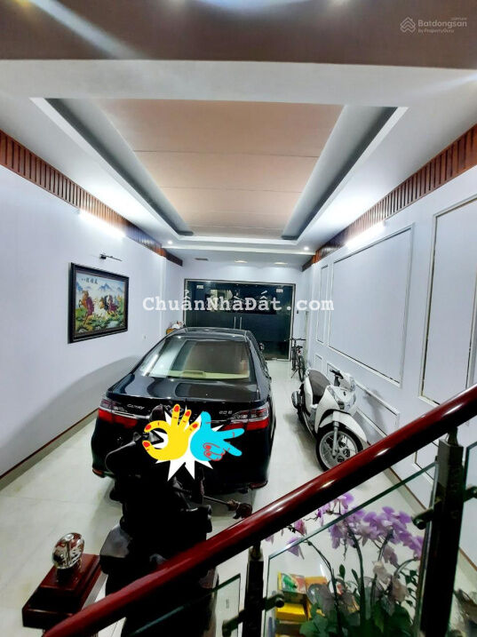 Do có nhu cầu chuyển công tác, chị mình bán căn nhà mặt đường Trại Lẻ. Ô tô vào nhà. Vị trí đẹp