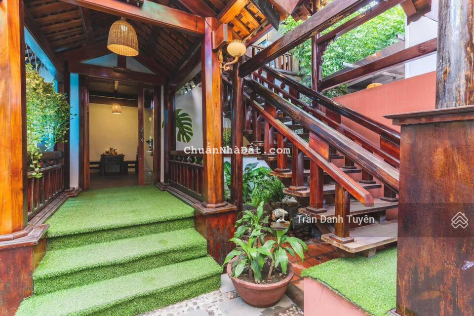 Bán căn nhà gỗ cực đẹp mặt tiền đường Dã Tượng - Nha Trang, tương lai QH 2 mặt tiền, thuận tiện KD