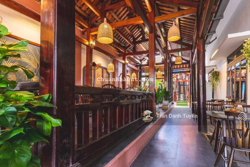 Bán căn nhà gỗ cực đẹp mặt tiền đường Dã Tượng - Nha Trang, tương lai QH 2 mặt tiền, thuận tiện KD