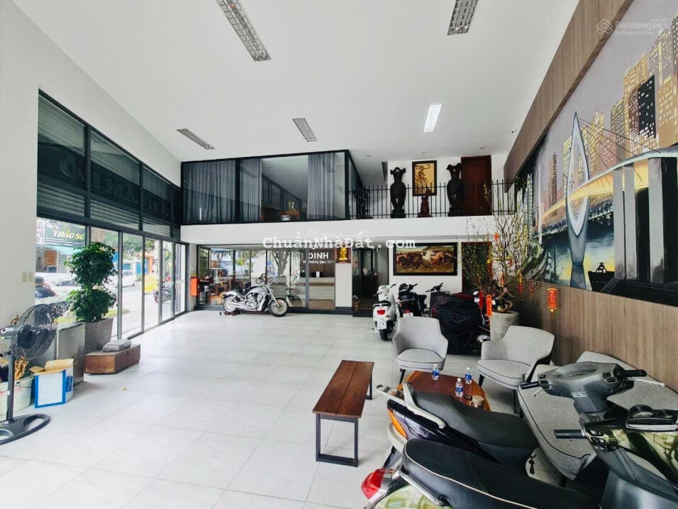 Nhà 5 tầng siêu đẹp góc 2 mặt tiền trung tâm phố Nhà 5 tầng siêu đẹp góc 2 mặt tiền trung tâm phố