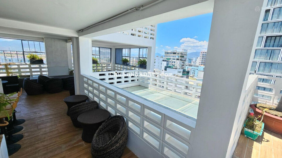 Khách sạn nha trang 12 tầng khu phố tây gần biển