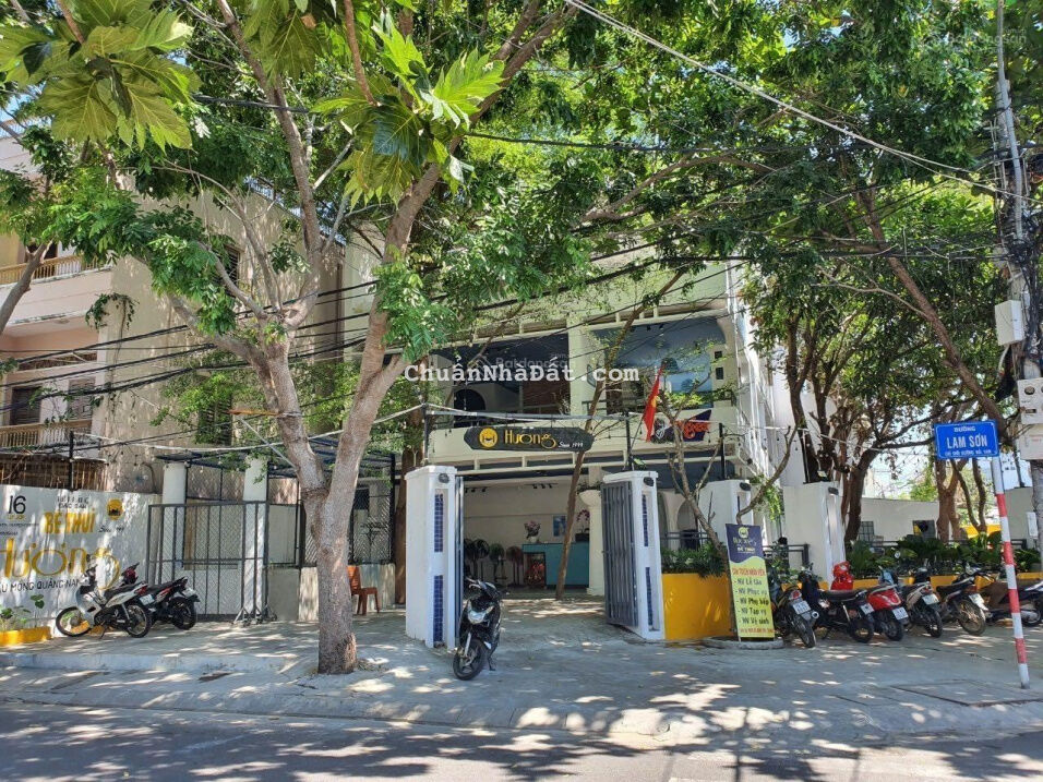 Nhà góc 2 mặt tiền trung tâm phố giá dưới 100tr/m2 Nhà góc 2 mặt tiền trung tâm phố giá dưới 100tr/m2