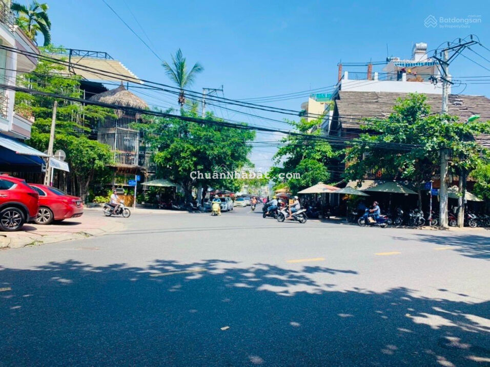 Góc 2 mặt tiền 3 tầng trung tâm phố gần biển