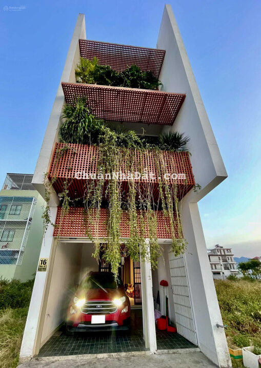 Bán nhà 3 tầng đẹp, đầy đủ nội thất gỗ tốt tại KĐT Hà Quang 2, diện tích 60,8m2