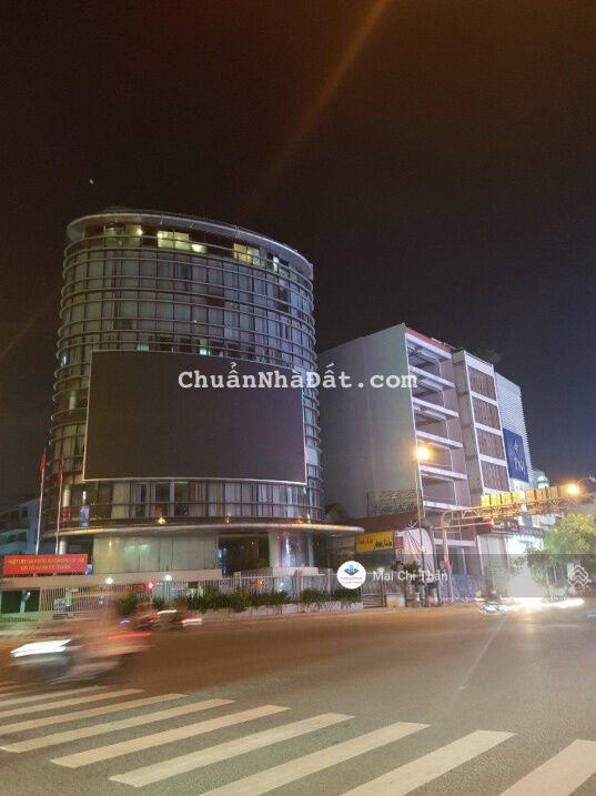 Diện tích 28x36m mặt tiền đường Phan Xích Long, kết cấu 4 lầu, có HĐT 678,6 triệu chỉ 280 tỷ