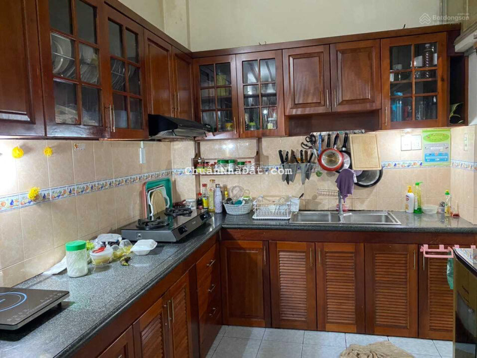 Gia đình kẹt tiền nên bán villa đường Lê Văn Sỹ Q. Phú Nhuận. DT 6.3x18m 2 tầng, giá 14.5 tỷ