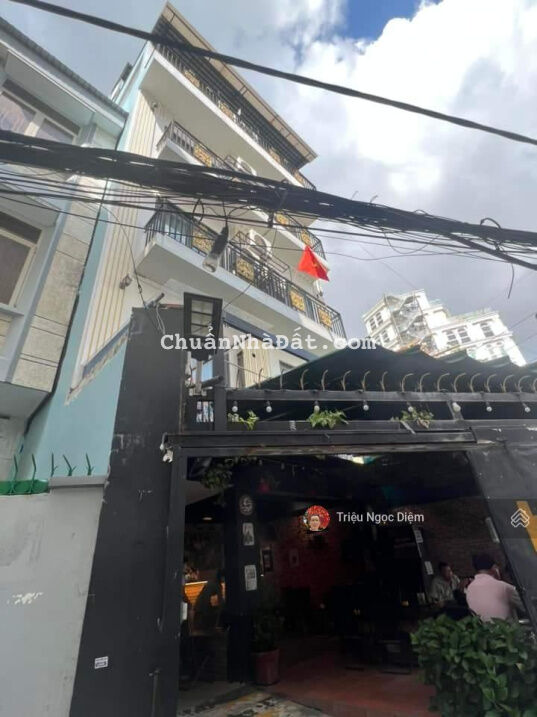 Bán nhà CHDV 16 phòng. 5 tầng BTCT Thang máy.MT Trệt kinh doanh. Doanh thu khoán 79 triệu.Ngộp Bank