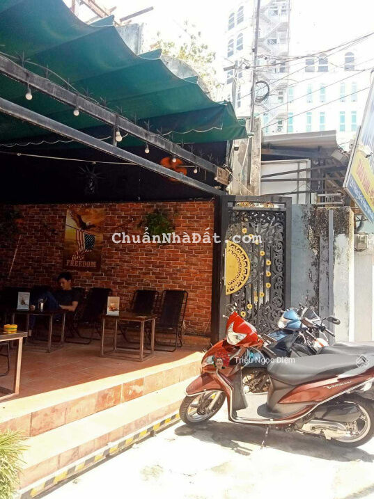 Bán nhà CHDV 16 phòng. 5 tầng BTCT Thang máy.MT Trệt kinh doanh. Doanh thu khoán 79 triệu.Ngộp Bank
