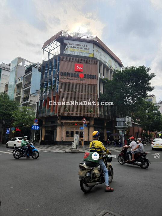 Cơ cấu nợ cần bán gấp! Nhà góc 2 mặt tiền Hoa Đào, P2, Phú Nhuận 10x18m hầm 4 lầu, giá 39 tỷ TL