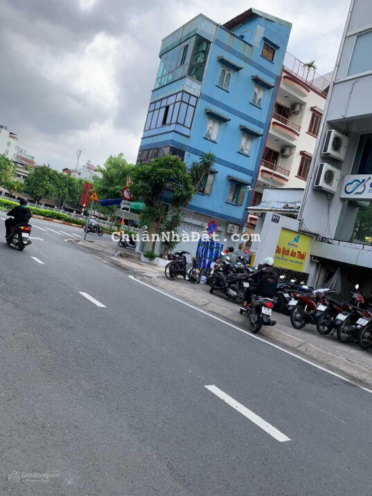 Bán nhà mặt tiền Đường Huỳnh văn Bánh, P11, Quận Phú Nhuận (15x 22m) nhà cấp 4 tiện xây mới