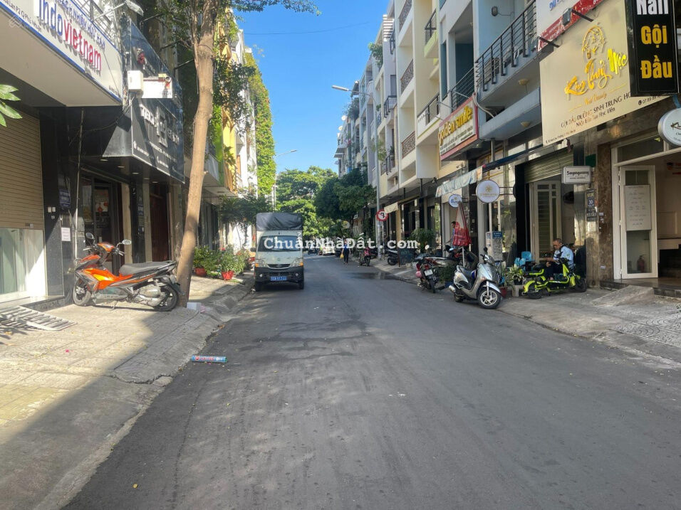 Hàng hot đường hoa - MT Hoa Lan, P2, Phú Nhuận - DT: 4 x 16m (CN: 64m2) 4 tầng. Giá 19,8 tỷ TL Hàng hot đường hoa - MT Hoa Lan, P2, Phú Nhuận - DT: 4 x 16m (CN: 64m2) 4 tầng. Giá 19,8 tỷ TL