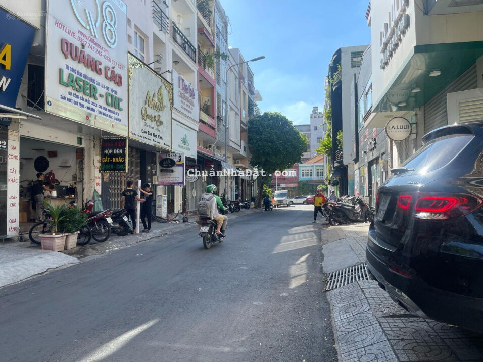 Hàng hot đường hoa - MT Hoa Lan, P2, Phú Nhuận - DT: 4 x 16m (CN: 64m2) 4 tầng. Giá 19,8 tỷ TL Hàng hot đường hoa - MT Hoa Lan, P2, Phú Nhuận - DT: 4 x 16m (CN: 64m2) 4 tầng. Giá 19,8 tỷ TL