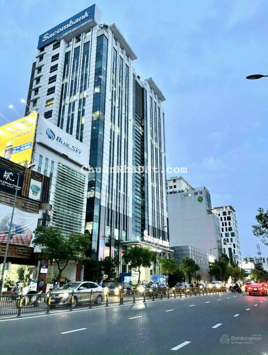 Bán gấp nhà vị trí đẹp MT đường Hoa Lan, Q. PN. DT 4,5x16m, 4 tầng, bán 19 tỷ. Lh: 0932071249