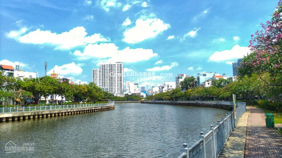 Nhà to - giá rẻ mặt tiền Hoàng Sa, Tân Định, Q1. DT: 72m2 (6 x12m) - 5 tầng - TN: 40tr. Chỉ 15 tỷ