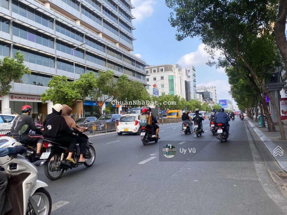 Hot - duy nhất toà nhà văn phòng MT Cách Mạng Tháng 8. DT: 8,4x21m, hầm + 5 tầng. 65 tỷ