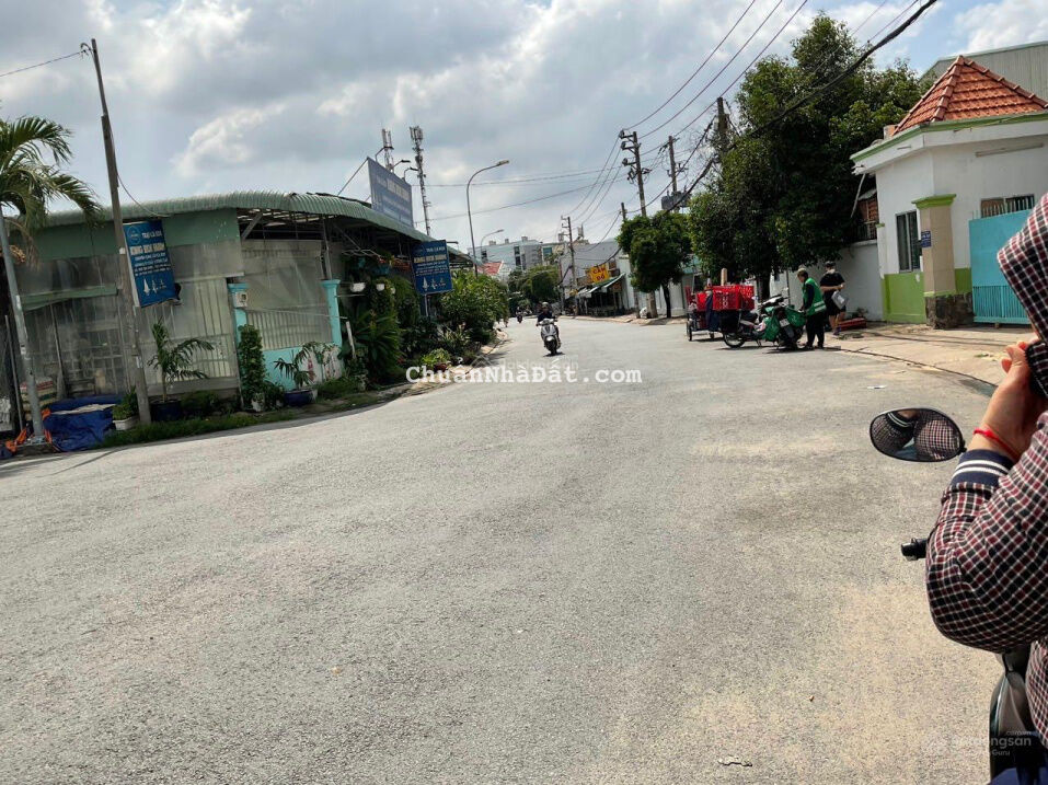 Bán nhà MT Trần Thị Hè (4x15)m giá 4 tỷ đang KD tiệm thuốc tây, Hiệp Thành, Q12