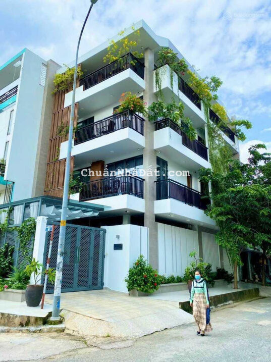 Định cư! Cần bán CHDV Thảo Điền, DT 10 x 11m, 6 tầng, 8 PN, thang máy. Giá 26 tỷ LH 0901882939