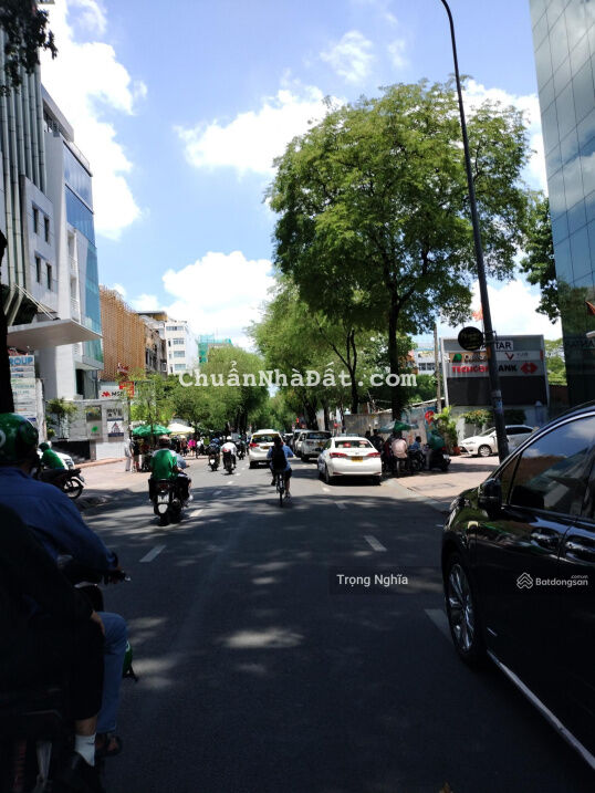 Pháp lí chuẩn - bán nhanh tòa nhà 8 tầng mặt tiền Võ Văn Tần P6 - Q3, DT 10 x 22m. Giá 165 tỷ