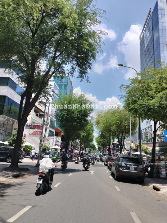 Pháp lí chuẩn - bán nhanh tòa nhà 8 tầng mặt tiền Võ Văn Tần P6 - Q3, DT 10 x 22m. Giá 165 tỷ