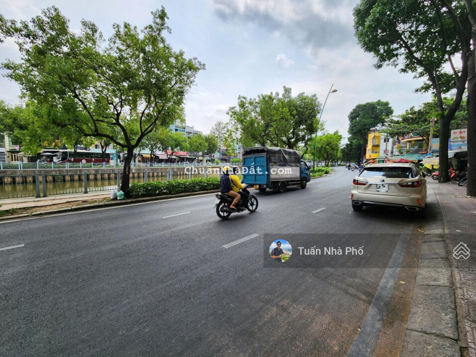 Bán nhà Mặt Tiền Trường Sa P13 Quận 3 - 56m2 - Mặt tiền gần 10m - Vỉa hè 3m, view cây xanh mát mẻ