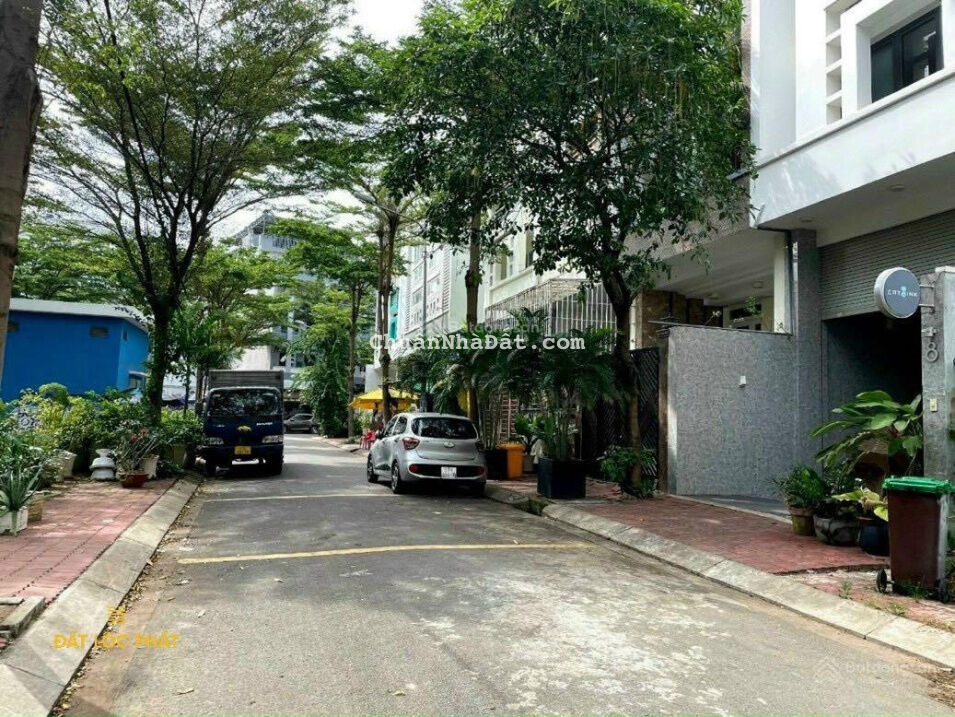 Bán Nhà Phố Kim Sơn Q7 full nội thất xịn xò, giá bán rẻ cắt lỗ, giá cực tốt.Kế bên LotteMart Himlam Bán Nhà Phố Kim Sơn Q7 full nội thất xịn xò, giá bán rẻ cắt lỗ, giá cực tốt.Kế bên LotteMart Himlam