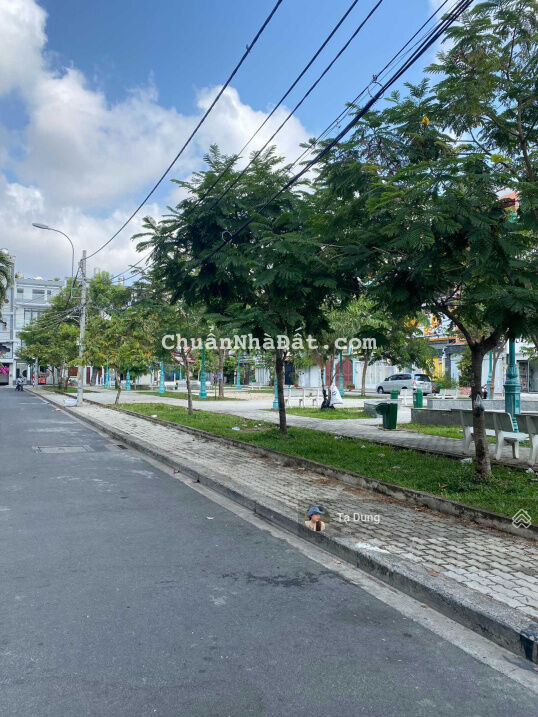 Cần bán nhà mặt tiền view công viên KDC Tân Phong Quận 7, ngang 6x18m, nhà 3 lầu, giá tốt 20,9 tỷ