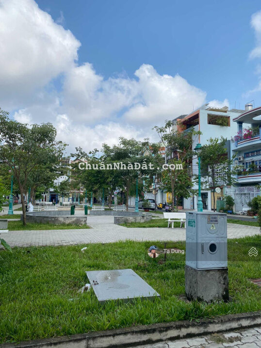 Cần bán nhà mặt tiền view công viên KDC Tân Phong Quận 7, ngang 6x18m, nhà 3 lầu, giá tốt 20,9 tỷ