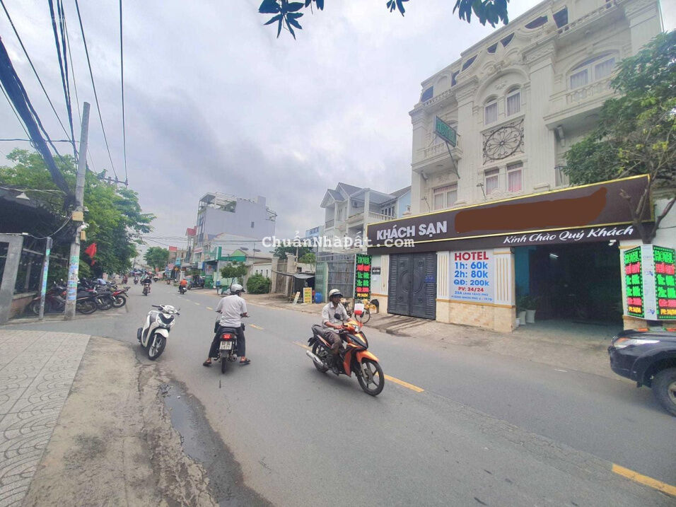 Bán khách sạn lớn 3 tầng mặt tiền khu VIP Làng Tăng Phú - Lê Văn Việt Quận 9 10.8x25m chỉ 118tr/m2