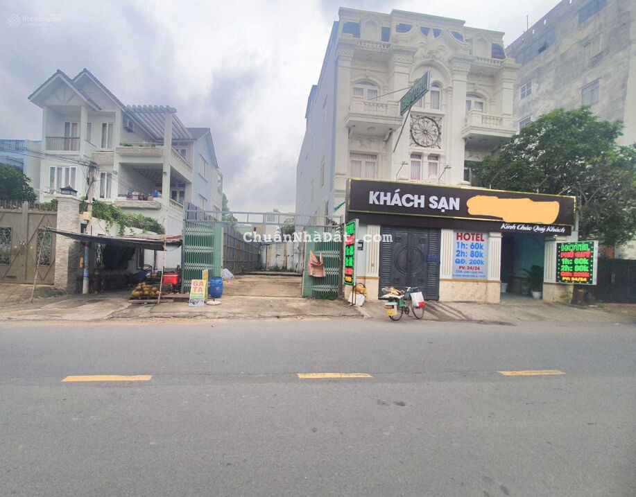 Bán khách sạn lớn 3 tầng mặt tiền khu VIP Làng Tăng Phú - Lê Văn Việt Quận 9 10.8x25m chỉ 118tr/m2