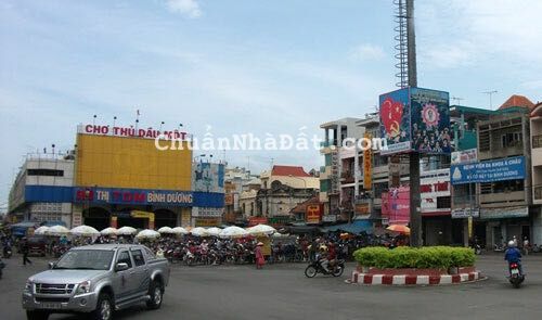 Bán nhà mặt tiền kinh doanh chợ Bình Dương