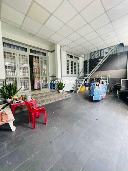 Nhà mặt tiền vừa ở vừa kinh doanh ngay Chợ Tam Hà, cực sầm uất, 91.3m2 ngang 6.88m cực hiếm, còn TL