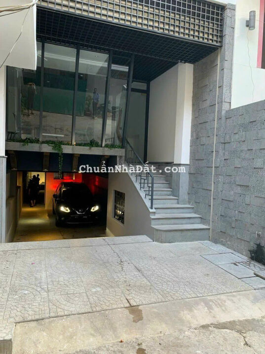 Khủng!Mặt tiền Cách Mạng Tháng Tám, chỉ 200 triệu/m2, giá tốt để đầu tư, 5 lầu, khai thác 300 triệu Khủng!Mặt tiền Cách Mạng Tháng Tám, chỉ 200 triệu/m2, giá tốt để đầu tư, 5 lầu, khai thác 300 triệu