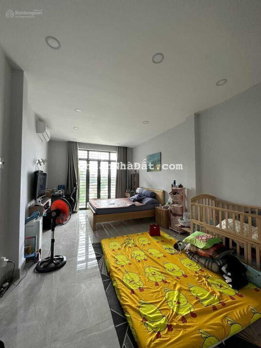 Bán nhà mặt tiền đường Tân Sơn, Phường 15, Tân Bình, 4 tầng, ngang 3.7x17.5m, giá chỉ 13. X tỷ