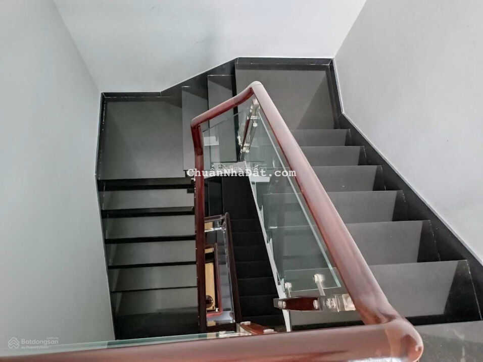 MT kinh doanh Diệp Minh Châu - Phường Tân Sơn Nhì: (4x16.2m), 3 lầu ST, giá 13.5 tỷ - Nhà đẹp- NT